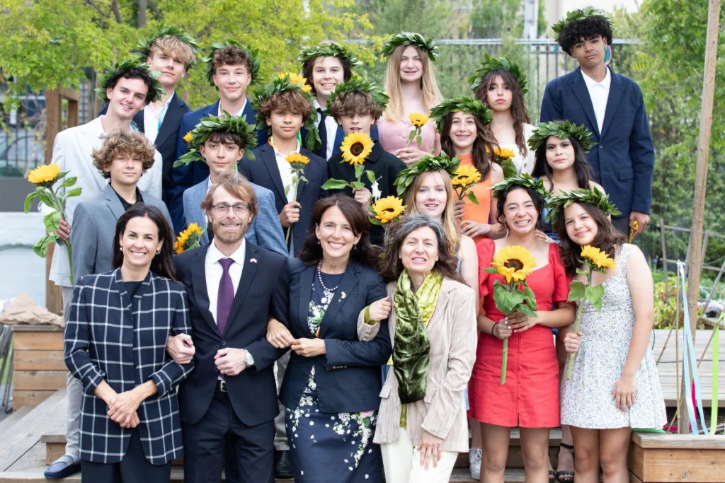 La Scuola graduating class with laurel wreaths, sunflowers and their teachers
